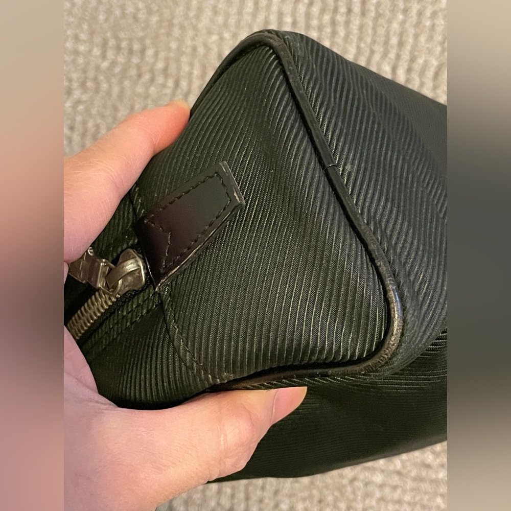 LV Taiga Parana Canvas Toiletry bag. Unisex dark greenish, black color - Picture 10 of 12